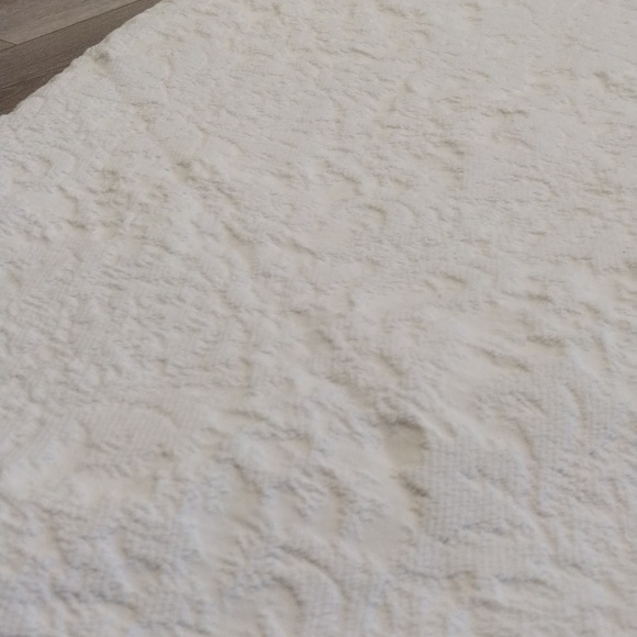 Elegant White Textured Coverlet - Picture 7 of 10